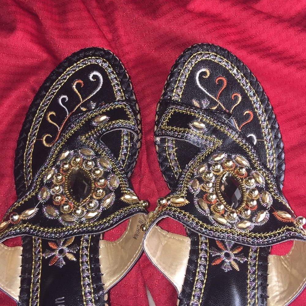 Embroidered Sandals - Picture 4 of 8